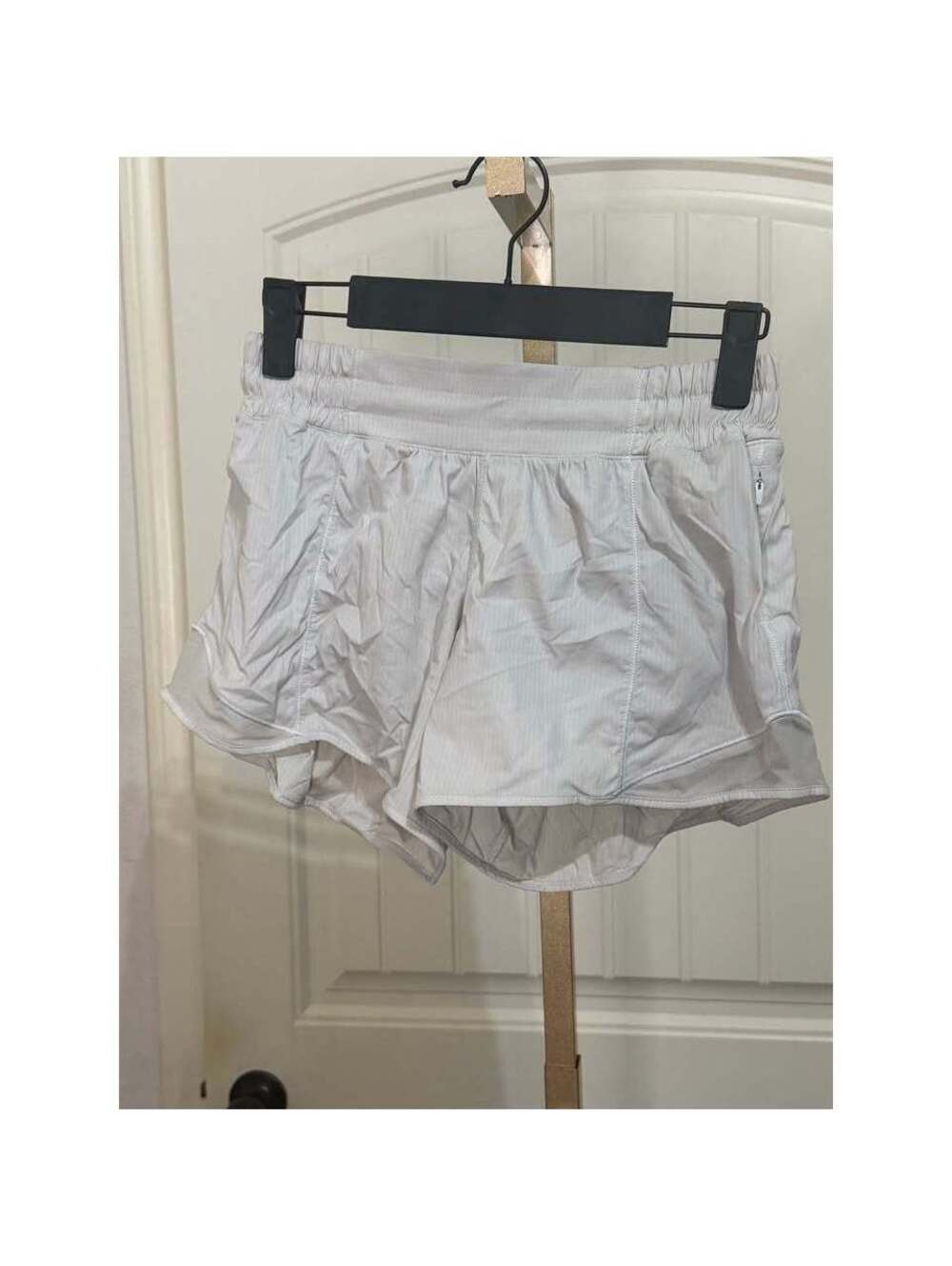Lululemon Hotty Hot Shorts Size 4 Inseam 4 inches